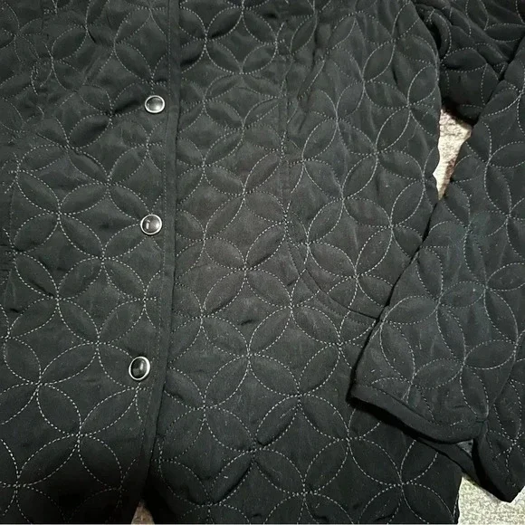 Black quilted button-up light weight jacket size small - Picture 4 of 9